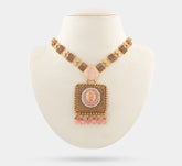 Vibrant gold necklace